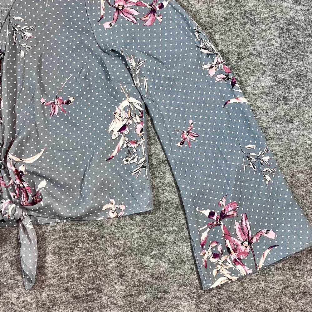 Urban Romantics‎ Cropped Tie Front Blouse Womens L Gray Floral Cottagecore Boho - Picture 4 of 10